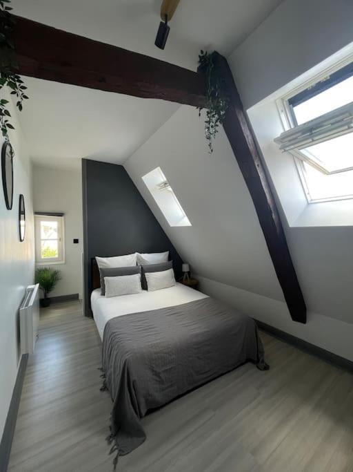 Appartamento Duplex Bord De L'Eure - Parking Inclus - Jolie Vue Sur La Cathedrale Chartres Esterno foto