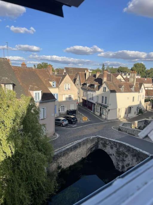 Appartamento Duplex Bord De L'Eure - Parking Inclus - Jolie Vue Sur La Cathedrale Chartres Esterno foto