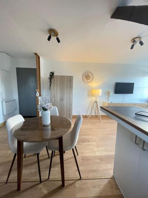 Appartamento Duplex Bord De L'Eure - Parking Inclus - Jolie Vue Sur La Cathedrale Chartres Esterno foto